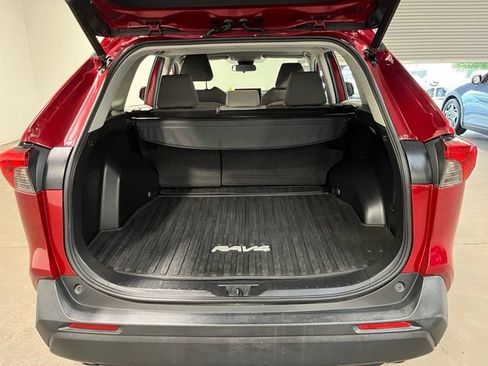 Used 2020 Toyota RAV4 XLE w/ Convenience Package FWD image 15