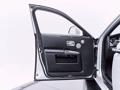Used 2015 Rolls-Royce Ghost RWD image 45
