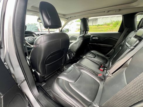 Used 2016 Jeep Cherokee Limited AWD/4WD image 10