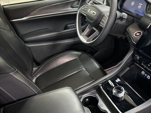 Used 2024 Jeep Grand Cherokee Limited w/ Black Appearance Package image 31