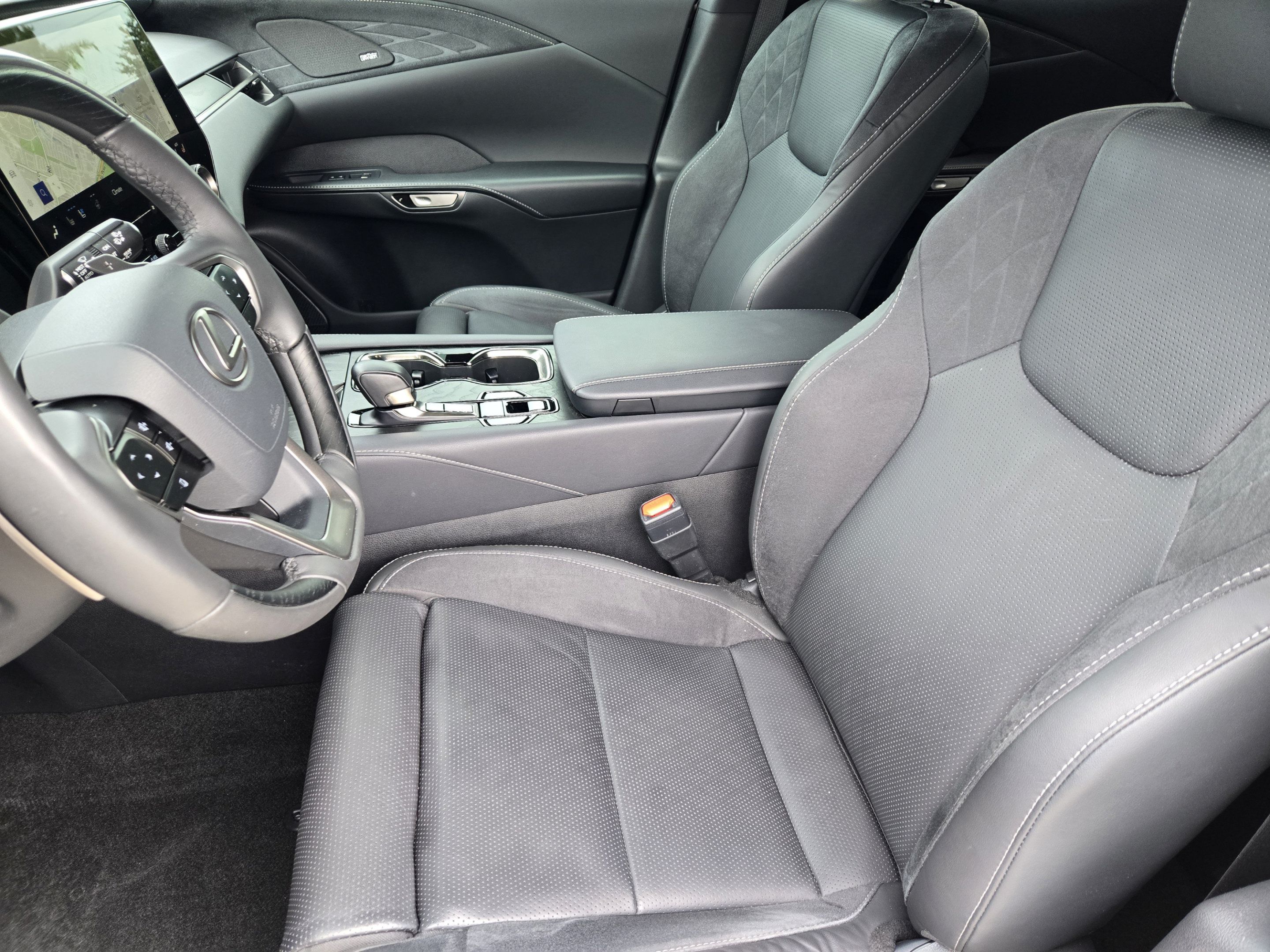 Used 2025 Lexus RX 350 FWD w/ Convenience Package image 9