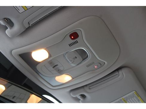 Used 2017 Jeep Renegade Latitude image 29