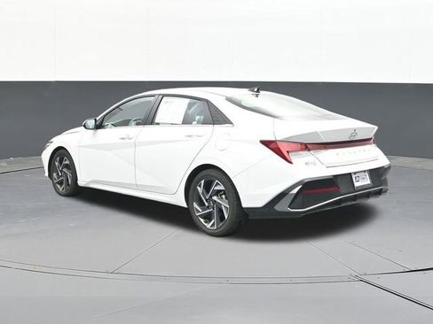Used 2025 Hyundai Elantra SEL FWD image 10