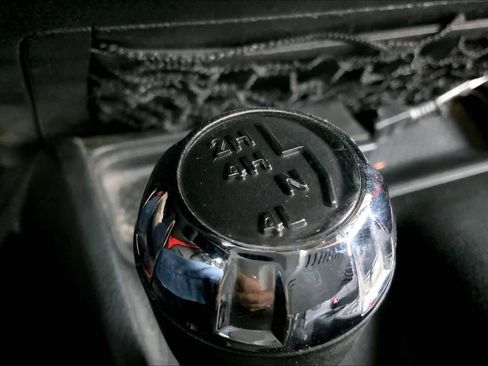 Used 2013 Jeep Wrangler Unlimited Sahara w/ Connectivity Group AWD/4WD image 33