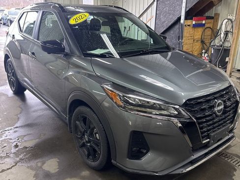 Used 2023 Nissan Kicks SR image 2