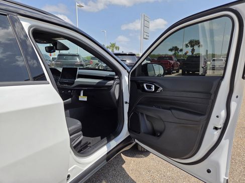 New 2026 Jeep Compass Limited image 18