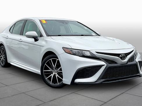 Used 2023 Toyota Camry SE FWD image 3