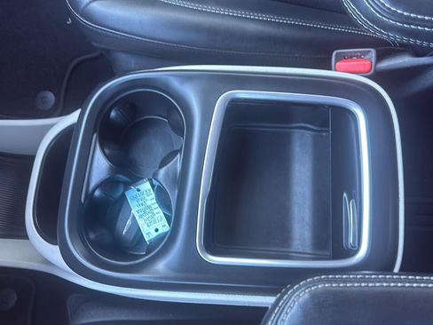 Used 2024 Chrysler Pacifica Touring-L image 29