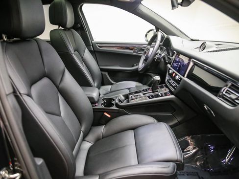 Certified 2025 Porsche Macan AWD/4WD image 20