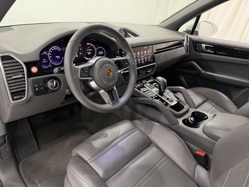 Certified 2023 Porsche Cayenne AWD/4WD image 4
