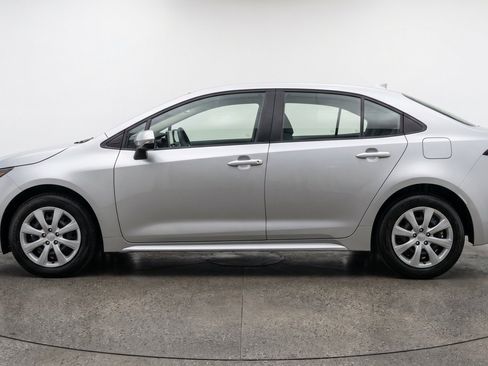 Used 2025 Toyota Corolla LE FWD image 5