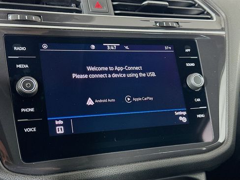 Used 2024 Volkswagen Tiguan Wolfsburg Edition image 21