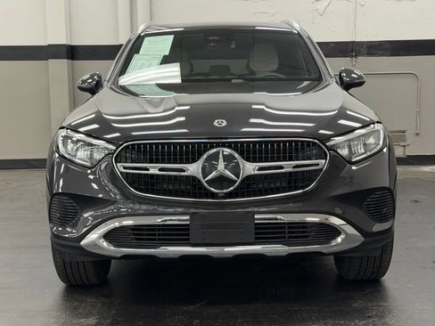 Used 2025 Mercedes-Benz GLC 350e 4MATIC image 4