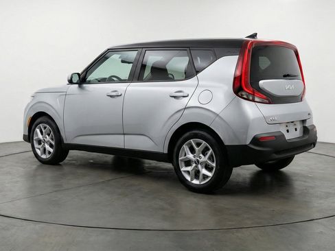 Used 2025 Kia Soul LX w/ LX Technology Package FWD image 6