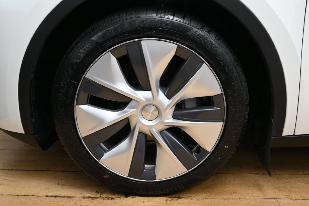 Used 2023 Tesla Model Y Long Range AWD/4WD image 10