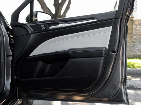 Used 2017 Ford Fusion Titanium image 58