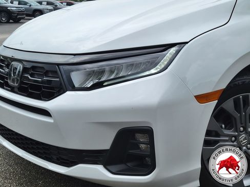 Used 2025 Honda Odyssey Touring image 11