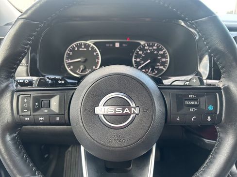 Certified 2025 Nissan Pathfinder SL image 18