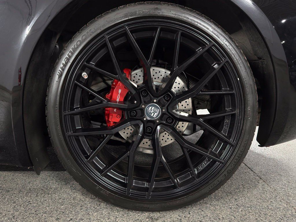Used 2018 Porsche 718 Boxster RWD image 11