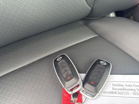 Used 2024 Nissan Rogue SV w/ SV Premium Package FWD image 5