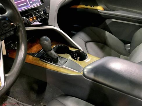 Used 2019 Toyota Camry LE image 16