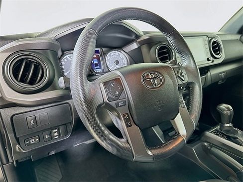 Used 2023 Toyota Tacoma TRD Off-Road image 9