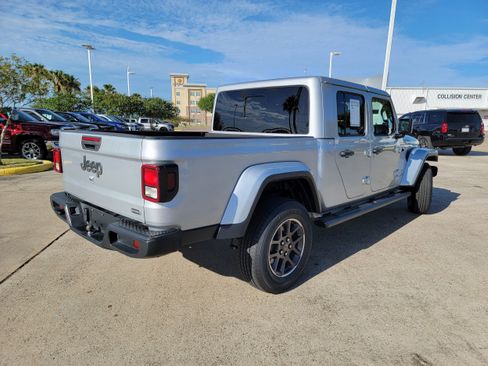 Used 2023 Jeep Gladiator Overland image 7