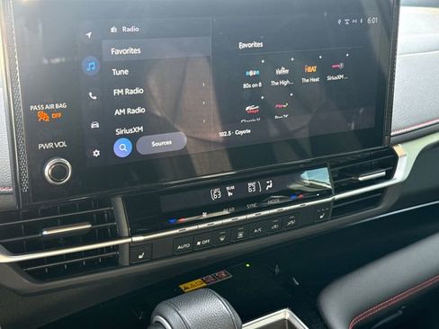 Used 2025 Toyota Sienna XSE w/ XSE Plus Package FWD image 23