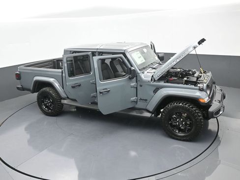 Used 2025 Jeep Gladiator Sport AWD/4WD image 71
