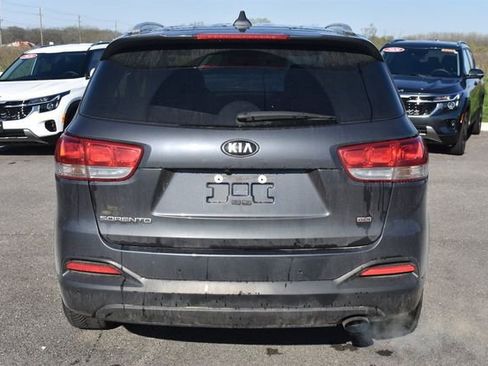 Used 2018 Kia Sorento FWD image 4