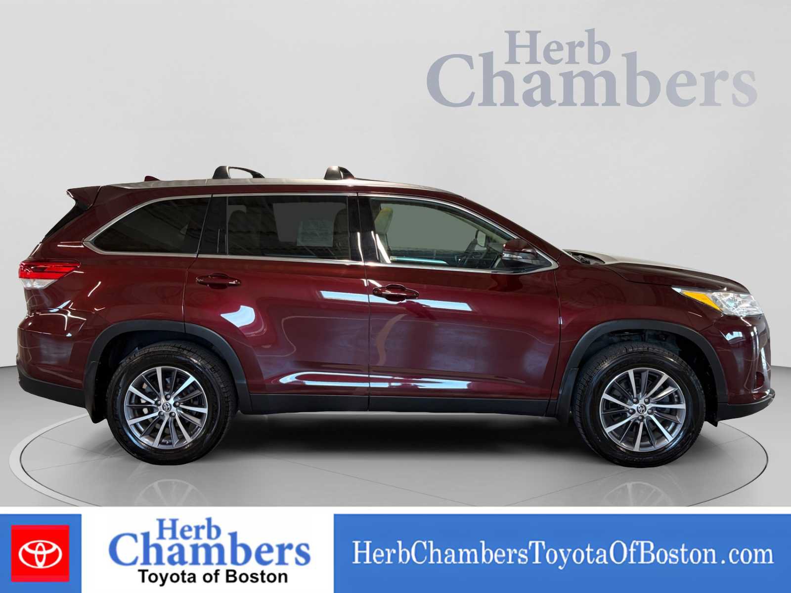 Used 2019 Toyota Highlander XLE AWD/4WD image 11