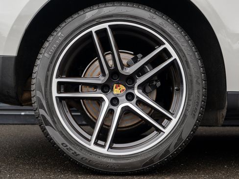 Certified 2021 Porsche Macan image 14