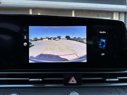 Used 2025 Hyundai Elantra SEL image 34