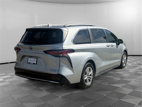 Used 2021 Toyota Sienna Limited AWD/4WD image 5