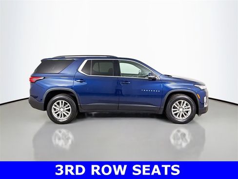 Used 2023 Chevrolet Traverse LT image 3