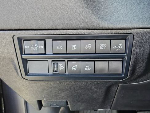 Used 2026 Toyota Tundra Limited AWD/4WD image 36