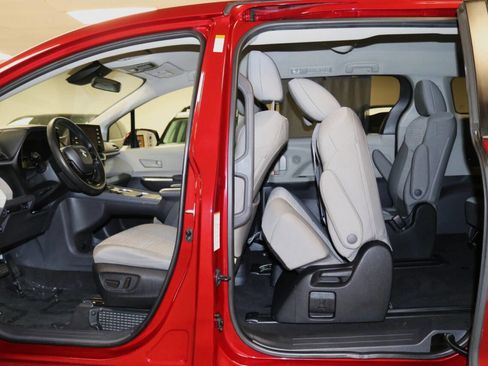 Used 2022 Toyota Sienna LE FWD image 78