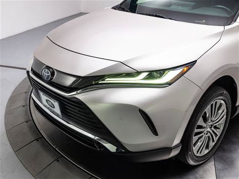 Used 2022 Toyota Venza XLE AWD/4WD image 9
