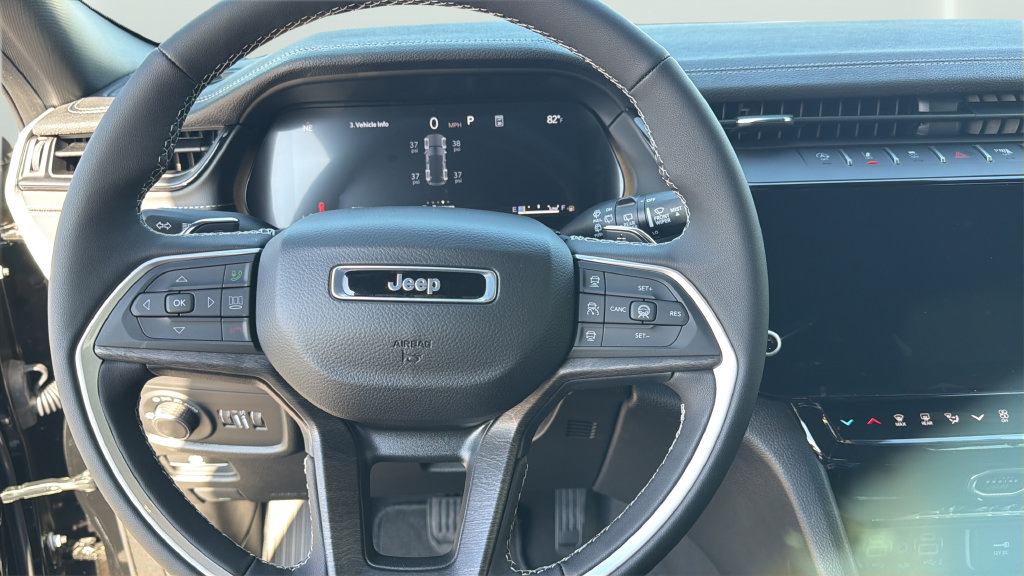 New 2027 Jeep Grand Cherokee Altitude AWD/4WD image 13