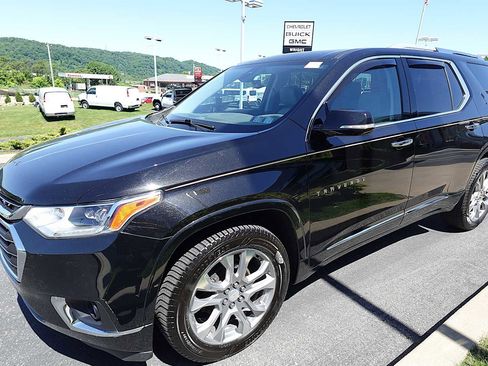 Used 2018 Chevrolet Traverse Premier AWD/4WD image 6