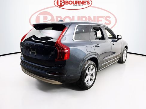 Used 2022 Volvo XC90 T5 Momentum image 11