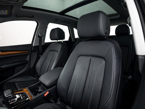 Used 2023 Audi Q5 2.0T Premium w/ Convenience Package image 17