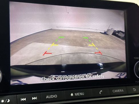 Used 2024 Nissan Rogue S FWD image 15