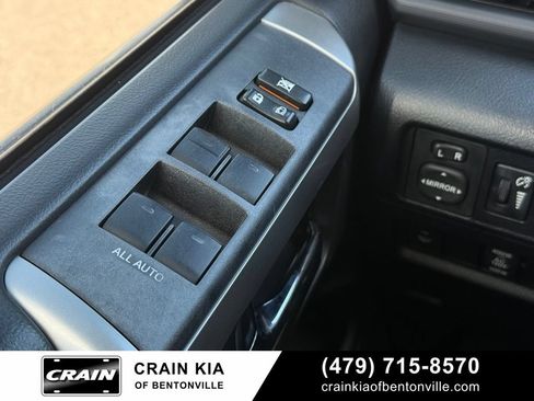 Used 2017 Toyota 4Runner SR5 AWD/4WD image 10