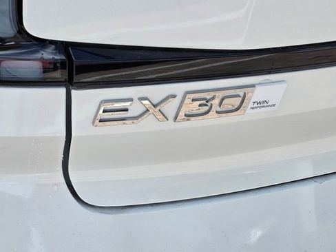 New 2026 Volvo EX30 Plus w/ Protection Package Premier image 10