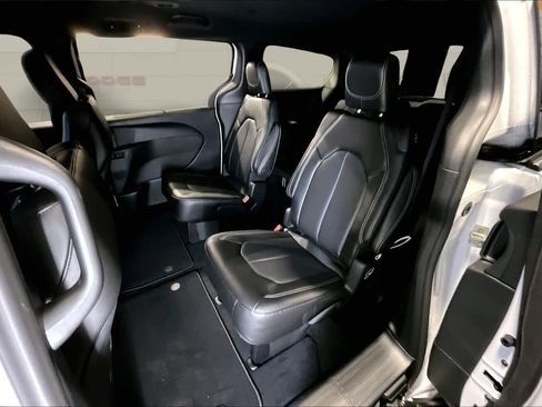 New 2026 Chrysler Pacifica Select image 13