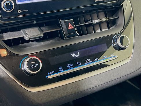 Used 2021 Toyota Corolla LE image 15