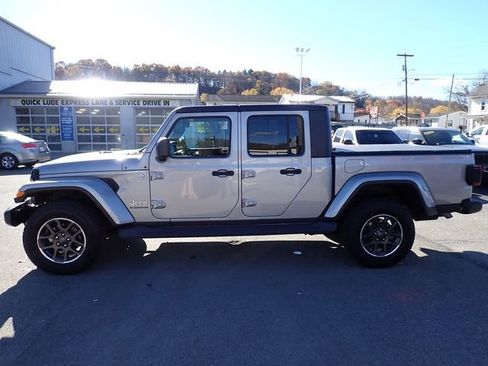 Used 2020 Jeep Gladiator Overland image 2