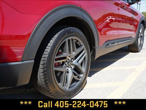 Used 2025 Ford Explorer ST-Line w/ Premium Package RWD image 7