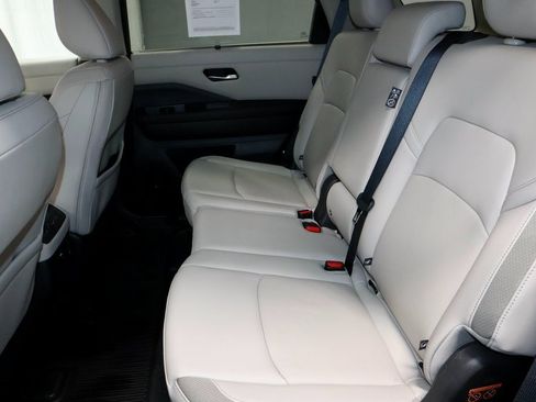 Used 2024 Nissan Pathfinder SL image 23